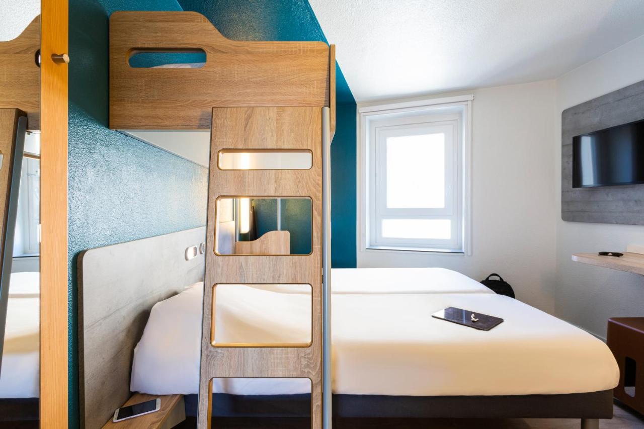 Camera Standard con 2 Letti Singoli e 1 Letto a Castello